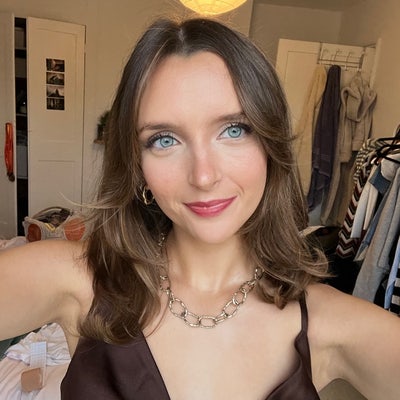 Female professional looking for a room! Main Photo