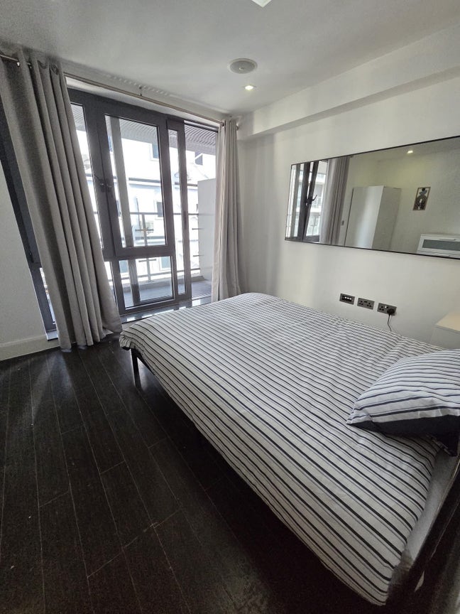 2 Rooms in Canary Wharf Flat – Ideal for friends!  Main Photo