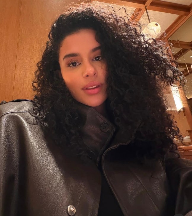 Looking for a a housemate/Someone to buddy up with Main Photo