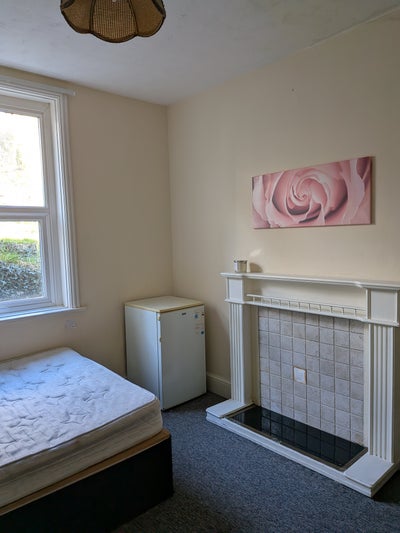Two rooms available in Charminster Main Photo