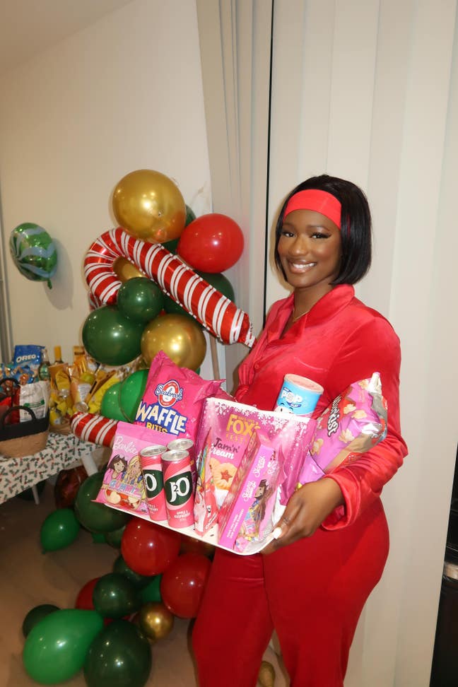 Professional Female looking for a buddy up Main Photo