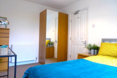 Fabulous Double Room Near Luton Airport✈️ Main Photo