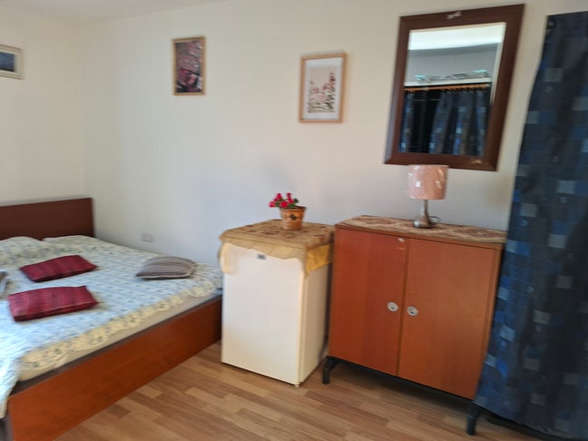 Ensuite New  Lovely double room by Feltham station Main Photo