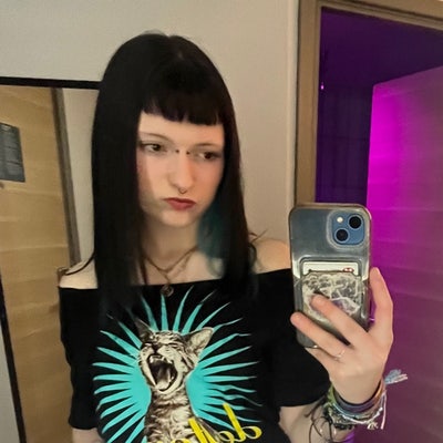 Professional Female seeks a single or double room Main Photo