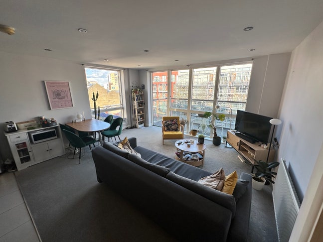 Double room in a Sunny flat by Regent's Canal  Main Photo
