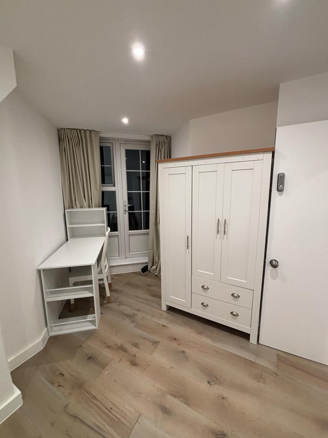 Balcony double bedroom in Vauxhall/Oval Main Photo