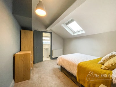 En-Suite Rooms – a Stroll to Media Ciy Main Photo