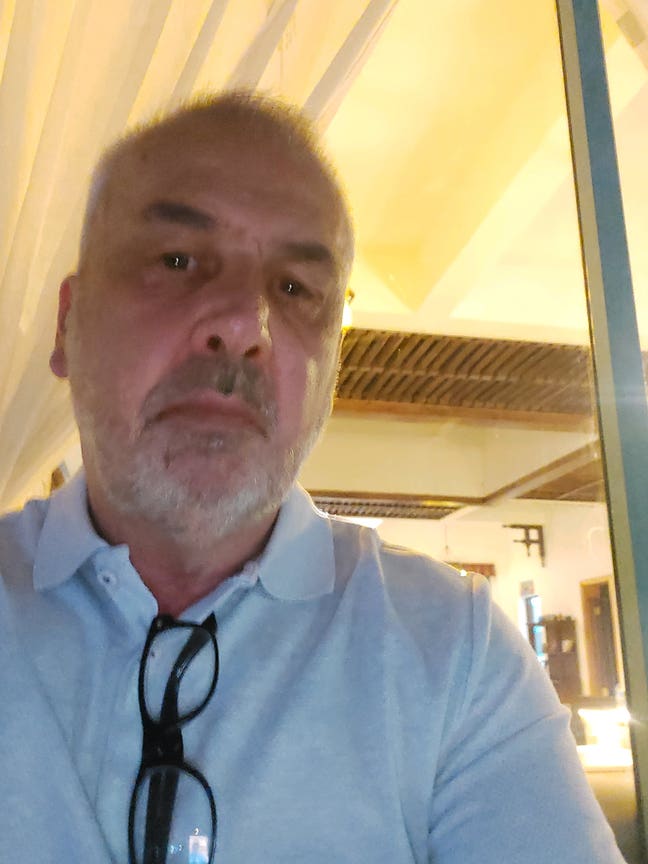 Professional Male seeks a double room Main Photo