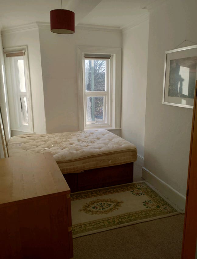 2 x single rooms. Road at the end of the beach. Main Photo