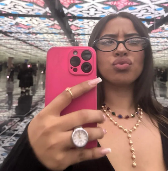 French girly looking for a place in London  Main Photo