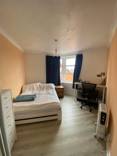 Double room - 5min walk to Canada Water station Main Photo