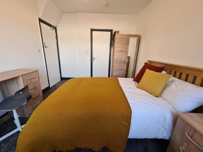 ** LARGE Luxury En Suite - All Bills Included! Main Photo