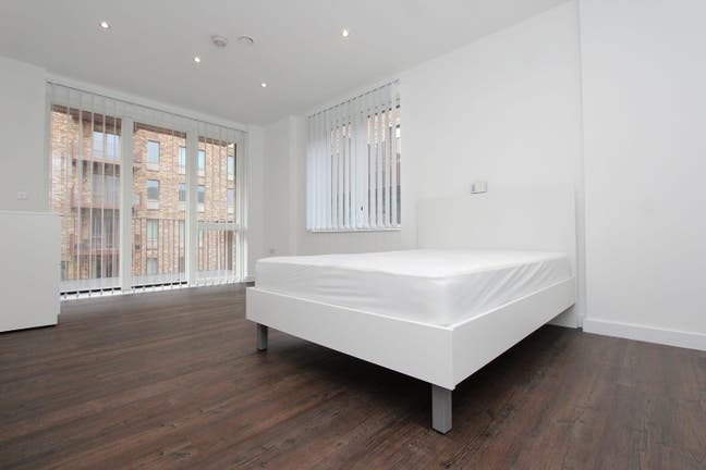 Very modern rooms in safe area - Docklands E16 Main Photo