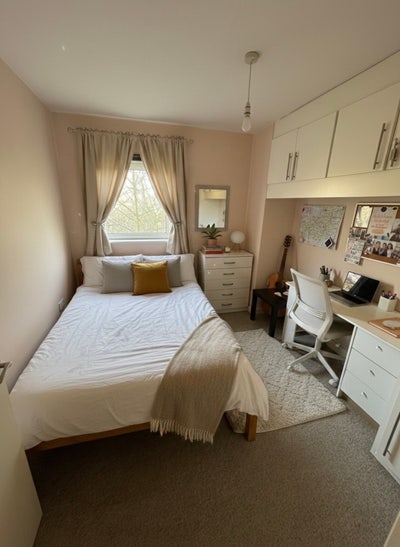 Double Room In A Female Friendly Cosy Flat SE16 Main Photo