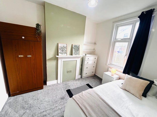 Lovely Single Room in Safe & Cosy Home|Hanover Main Photo