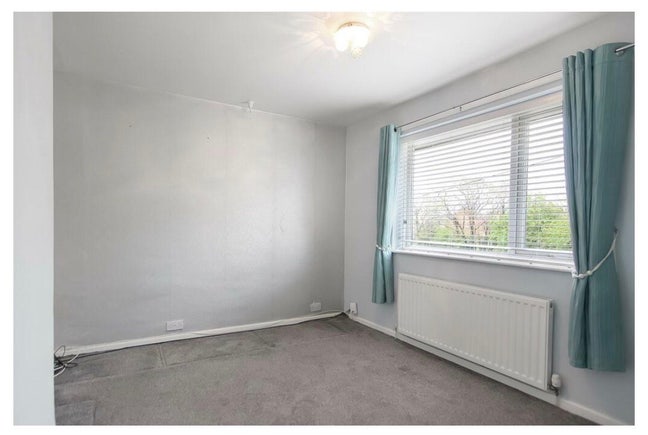 One double bedroom available  Main Photo