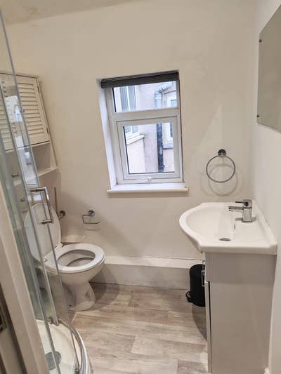 Ensuite Room for Professional/Student in Dn5 Main Photo