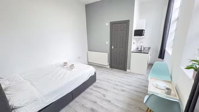 Studio Flat Next to Edgware Station. Main Photo