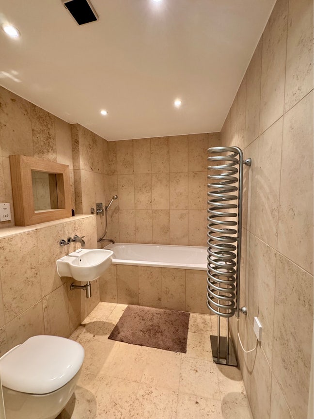 Double room in a nice flat Main Photo