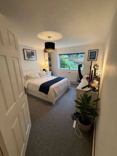 Garden flat close to stations Main Photo