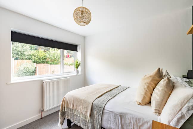 Bright All Inc Room in Professional Houseshare Main Photo