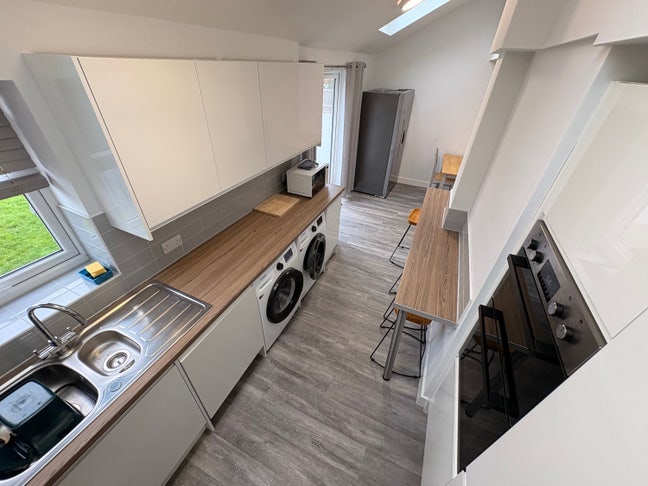 Double Room Bridgman Road  Main Photo