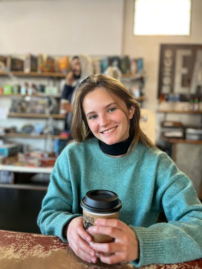 Professional Female seeks a double room Main Photo