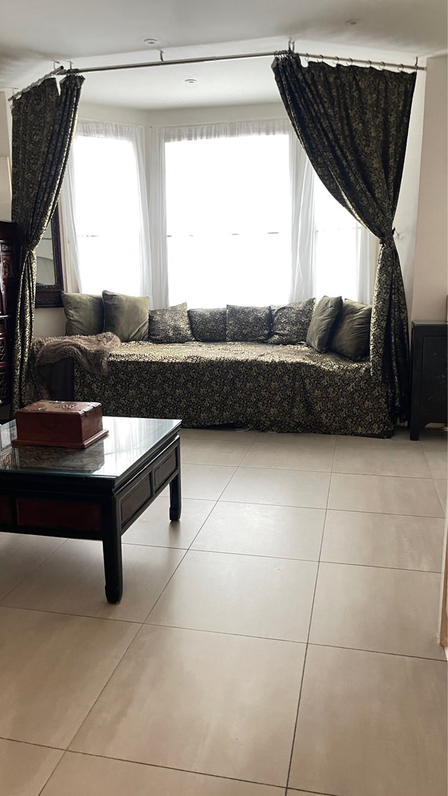 Self contained  basement bedroom with en-suite  Main Photo