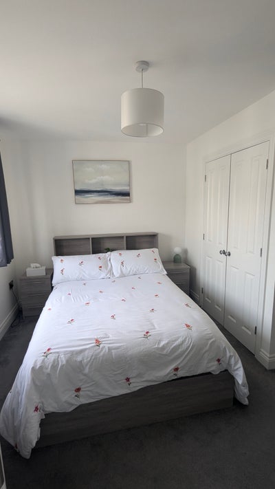 En suite double bedroom Main Photo