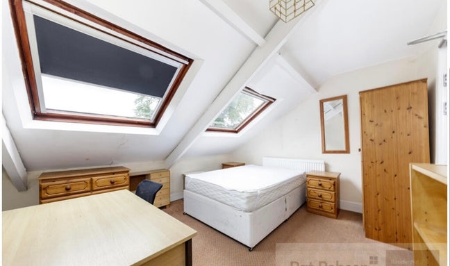 Room to Rent in Student House *Great Location* Main Photo