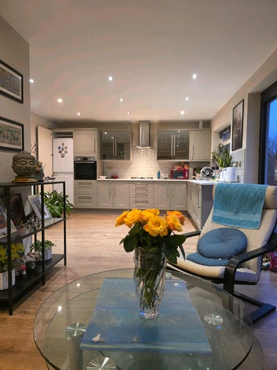 Excellent location close to central London  Main Photo