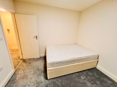 Studio Flat in Morden - All Bills Included!  Main Photo