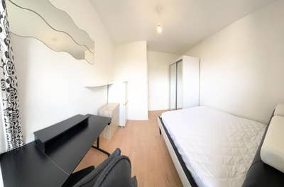 Cozy, quiet double room available! No extra cost. Main Photo