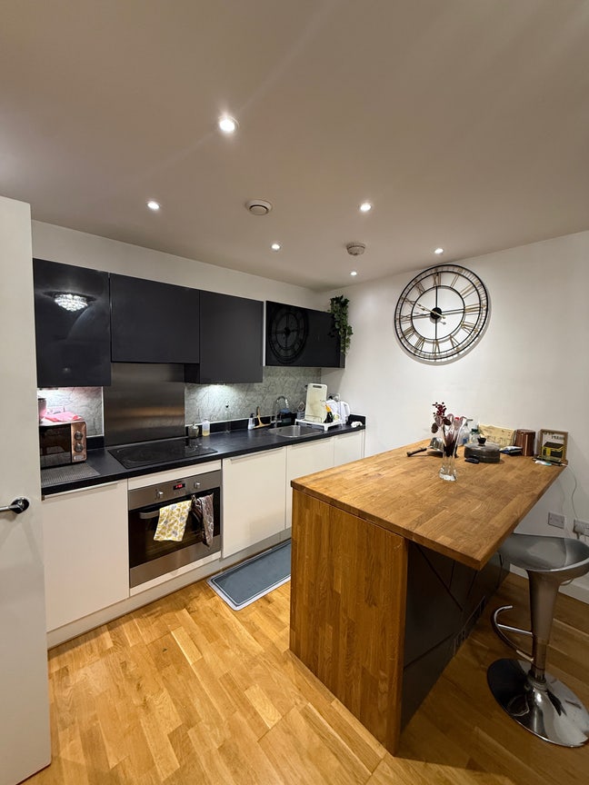 1 bedroom Apartment West Drayton (Short term) Main Photo