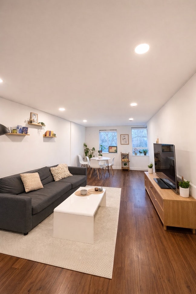 Bright and spacious double room + bathroom Main Photo