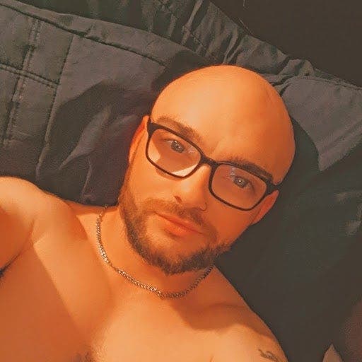 Looking for acomadation Main Photo