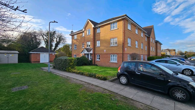 Double room available in Uxbridge UB8 Main Photo