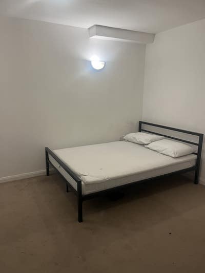 Very Large Room  Main Photo