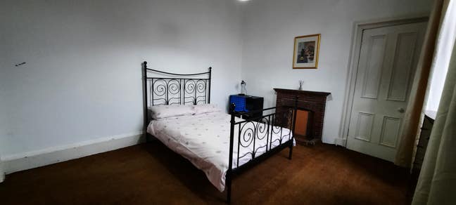 Double room available in shared house Main Photo