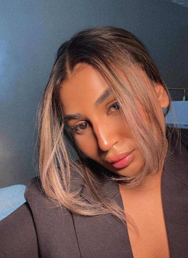 Looking to buddy with female-new build apartment💞 Main Photo