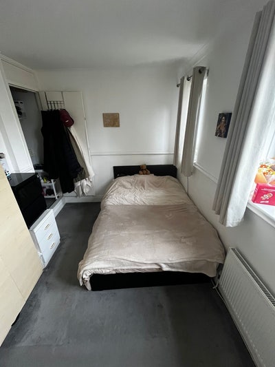 Bright double room near Canning Town station. Main Photo