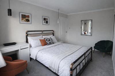 Spacious Spare Room in Stylish 4-Bed Home Main Photo