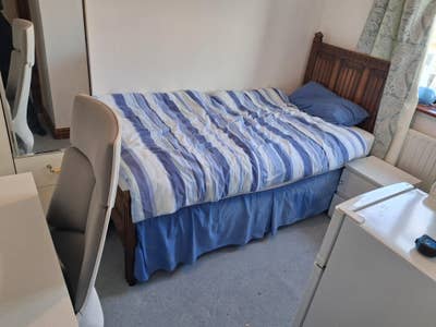 Room close to city centre Main Photo