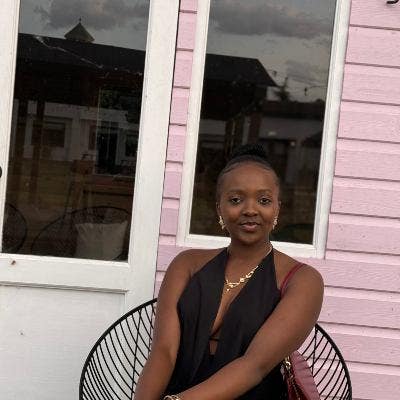 Professional Female seeks a double room Main Photo