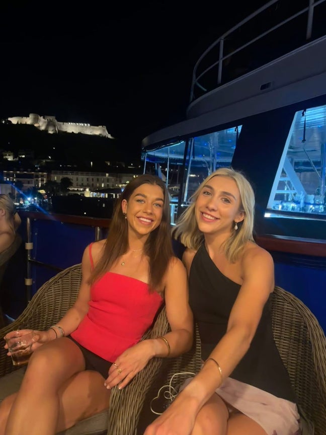 Two Aussie Girls Looking for 2 Rooms to Sublet! Main Photo