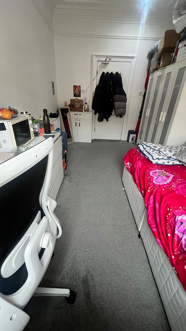 Lovely and Spacious Furnished Double Bedroom Main Photo