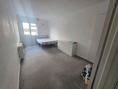 Spacious double room available Main Photo