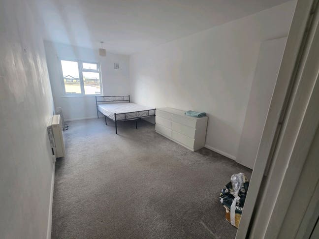 Spacious double room available Main Photo