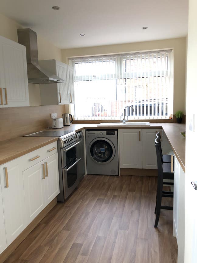 Fully Furnished En-suite Room|All Bills Included Main Photo