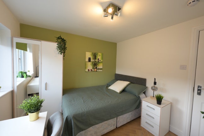 Designer 9 Bed Fallowfield House- 3D Tour  Main Photo